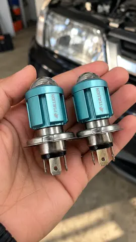 🚖🚘 Procurando lâmpadas LED H4 para o seu carro? Esse kit vem com duas unidades! Confira a compatibilidade, os detalhes e o preço no anúncio antes de comprar. 
#LampadaLED #LEDH4 #LampadaAutomotiva #AcessoriosAutomotivos #Carros 