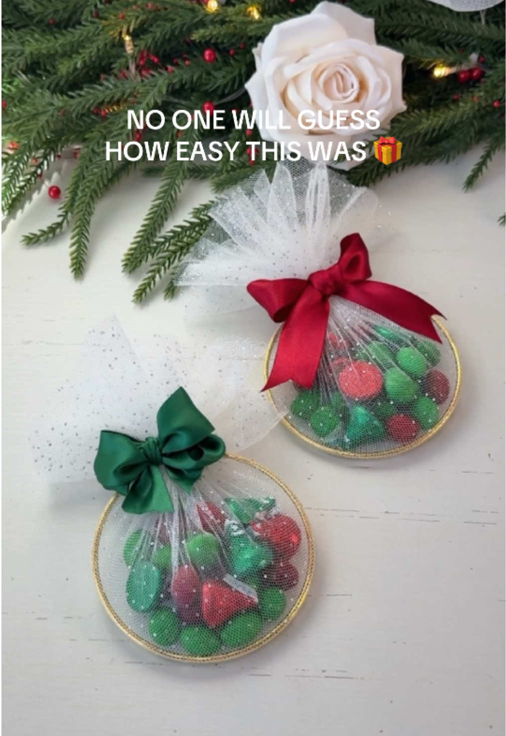 This looks like a gift from a boutique, but it takes minutes to make. Wait for the end! 🎁 #giftideas #diygifts #holidaygifts #treatbags #easydiy