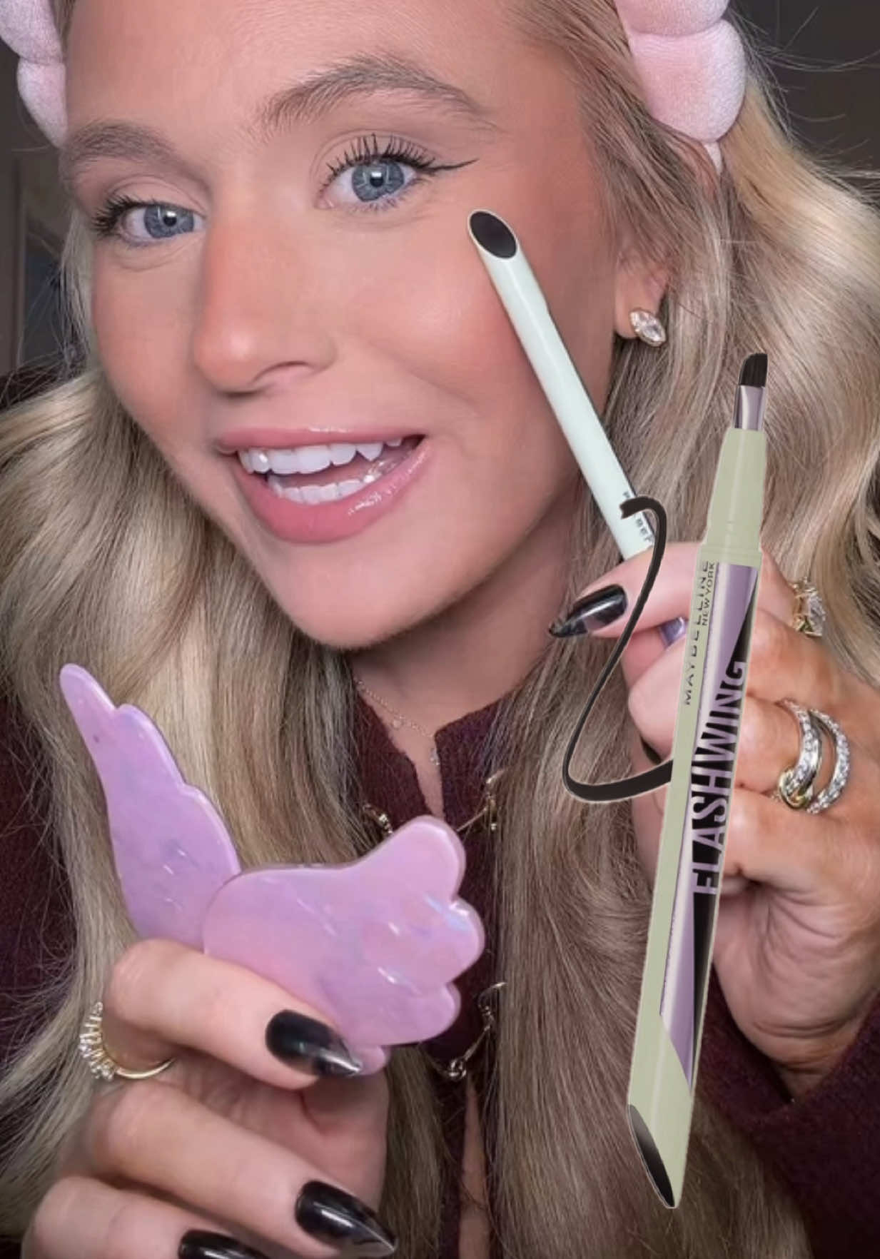 Replying to @Amber V Cruz NEW @Maybelline NY Flash Wing Liquid eyeliner pen #makeuphacks #newmakeup #wingeyeliner #maybelline #flashwing 