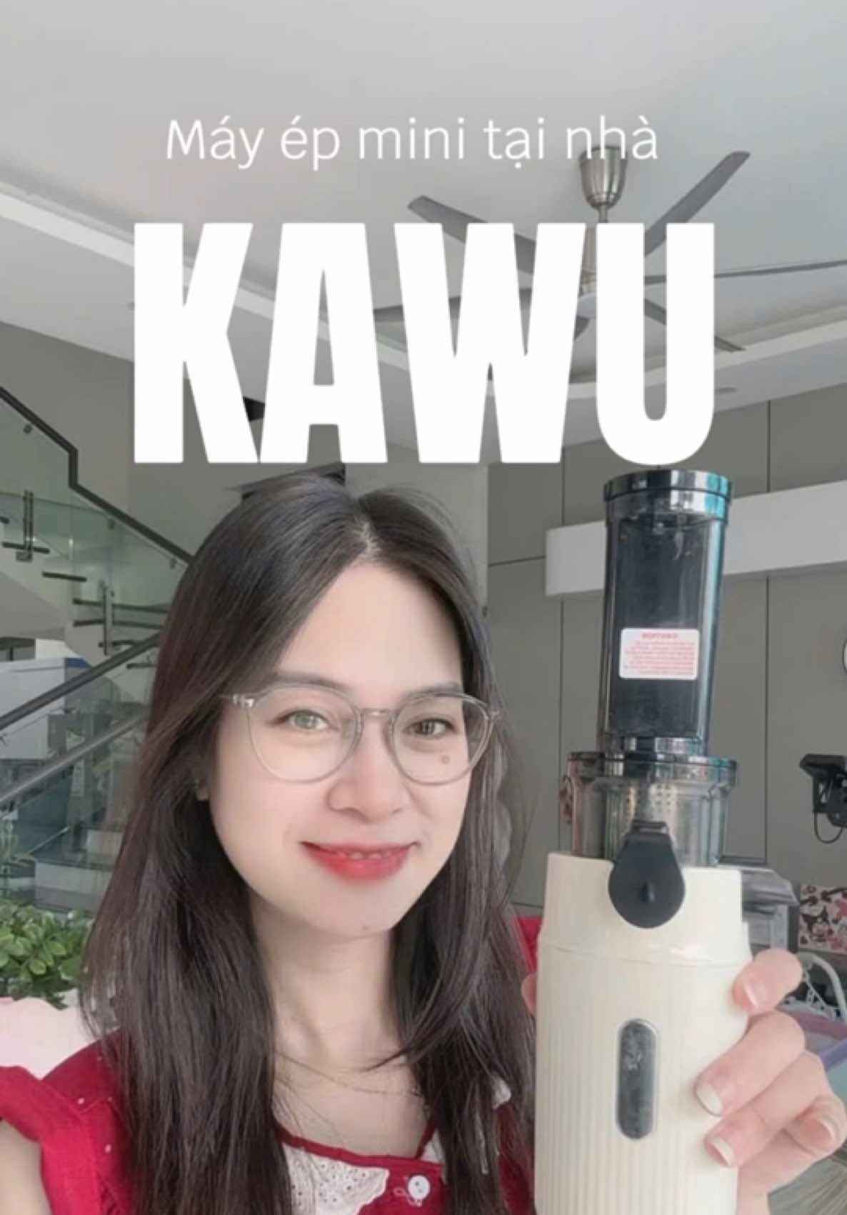 Máy ép trái cây nhỏ gọn giá rẻ dễ dàng vệ sinh mà ép rất kiệt mẹ Hoa rất thích  #quynhhoamebacon #kawu #mayepcham #mayephoaqua #mayeptraicay