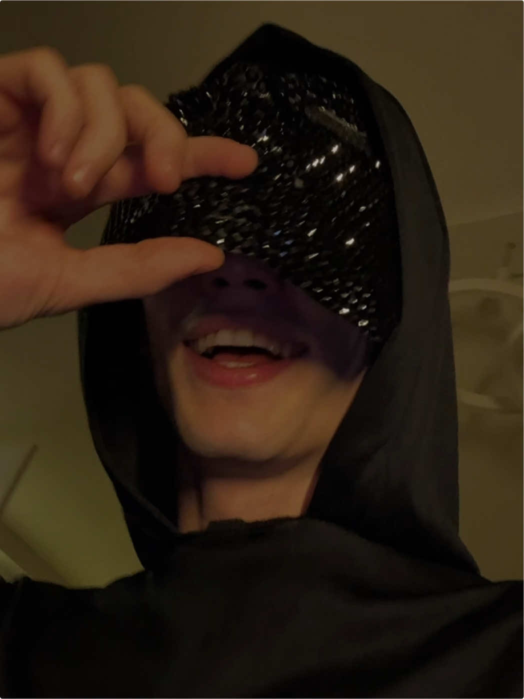 How do you like my smile?#darkromance #darkprince #masktok #BookTok #fyp 