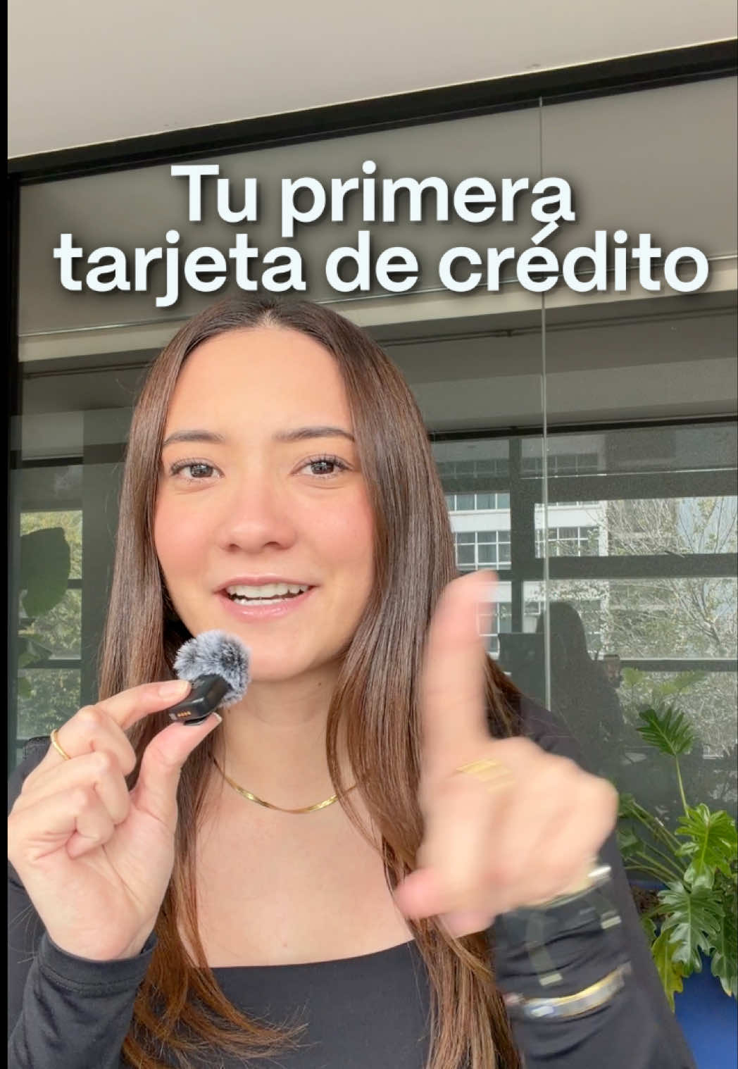 ¿Cuál de los 4 bancos grandotes para tu primera tarjeta? 🏦 BBVA, Santander, Banamex y Banorte. Todos te van a dar su tarjeta más básica y casi ninguna trae beneficios, pero el banco que escojas sí importa para después. Mi primer banco fue BBVA. ¿Cuál fue el tuyo? O dime a cuál te vas a animar. #TarjetasDeCrédito #BBVA #Santander #FinanzasPersonales #Digitt