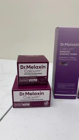 Your sign to upgrade your skincare routine is HERE, bestie! 🧴✨💖 The Dr.Melaxin Calcium Skin Longevity Set gives you a whole 5-step Korean skincare routine designed to help skin look firmer, plumper, smoother, and more hydrated! 😍 From the barrier toner to the volume cream, multi balm, and eye patches, this set is giving ✨luxury skincare at home✨. Because we’re not just doing skincare… we’re investing in that GLOW! 🫶🏻💗 #TikTokShopFinds #KoreanSkincare #GlassSkinRoutine #SkincareTok #AntiAgingSkincare 