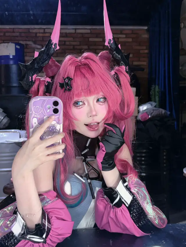 thằn lằn hồng😛 #yvonne #arknightsendfield #cosplay 