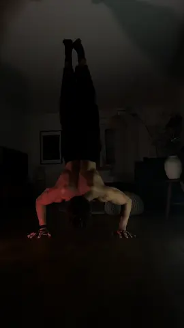 @Chiara #viral #calisthenics #GymTok #handstand #handstandpushup @GORNATION 