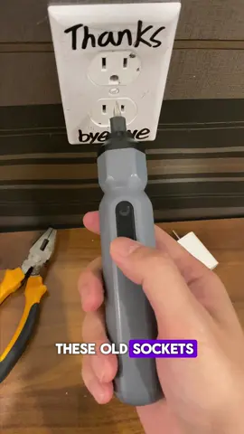 One of the best-selling outlet extenders on TikTok with an amazing user experience is on sale right now, with free shipping! Go check it out before the price goes up! #TikTokShopFallDealsForYou #powsaf  #outletextender #powerstrip #surgeprotector #tiktokshopblackfriday #tiktokshopcybermonday #halloween #fyp #blowthisup #freeshipping #discount #powerbank #Tech #blackfriday #blackfridaydeals #led #tiktokshopholidayhaul #shopvideocarnlval #christmas #christiantiktok 