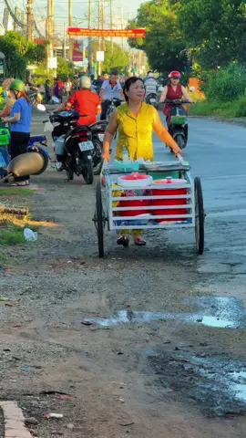 Tết năm nay con về trễ nha…