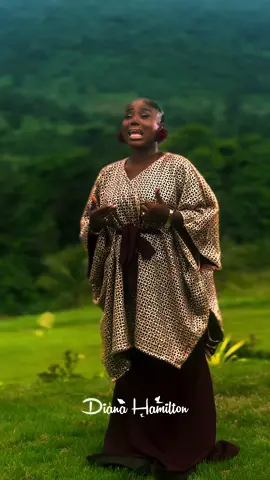 It is God who honours and lifts a person.  May the Lord honour you, lift your head, and surround you with divine favour. May this be your song of testimony! #Watemanim now available on YouTube and all streaming platforms  Hair and Makeup : @barimah_makeup_artistry  Outfits : @dhbydhofficial @eugenedwise  Photography : @manuelphotography_official  BTS : @cnod_visuals  Extras Makeup : @neat_n_even_  Gele : @the_gele_center  Video director: @mcwillies_official