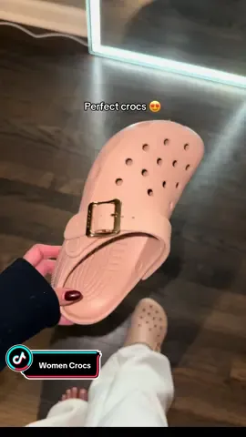 #crocs #crocssandals #sandal #sandals #womenfashion @CROCS US SHOP 