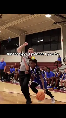 Ref trynna guard too 😭 (rimreap3r /yt) #NBA #basketball #sports #fyp #dunk 