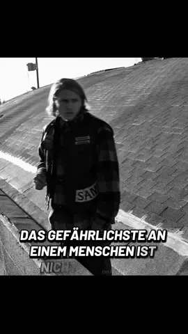 Das Gefährlichste an einem Menschen ist nicht seine Wut, sondern seine Ruhe, wenn er aufgehört hat, sich alles gefallen zu lassen. 🐺🖤 #Mqufasa #Mindset #Respekt #Stärke #WahreWorte   