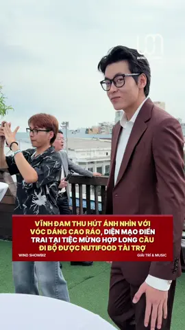Vĩnh Đam thu hút ánh nhìn với vóc dáng cao ráo, diện mạo điển trai tại tiệc mừng hợp long cầu đi bộ được Nutifood tài trợ. #CaudiboNutifood #Dauankycong #Xuhuong #VinhDam #Tiktok 