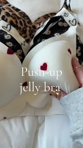 The price for 4 is wild! Grab a set, so comfy #bra #jellybra #comfortablebra 