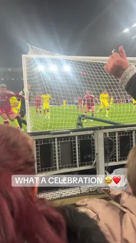 Just imagine experiencing 𝐓𝐇𝐈𝐒 celebration 🫨 What a beautiful moment for Araujo and Liverpool fans 😁🫂