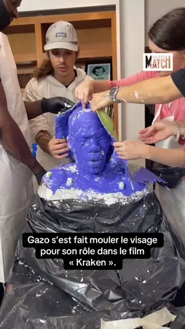Gazo dévoile les coulisses de sa transformation pour le cinéma ! Le rappeur français s’est prêté à une séance de moulage de son visage pour les besoins de son rôle dans le film « Kraken ». Une étape de préparation impressionnante, qui permet de réaliser une empreinte précise de ses traits pour les besoins du tournage. #transformation #gazo #onregardequoi #kraken 