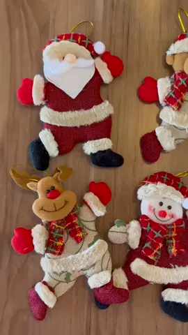 Kit 12 Enfeites Natalinos de Pelúcia 13cm  para Árvore de Natal Papai Noel Alce Urso Boneco de Neve.  LINK DE COMPRA 🛍️ copie e cole no navegador o link. https://s.shopee.com.br/6fiFAJxDF2  #Decoracao #natal #feliznatal #ursinho #arvorenatal 