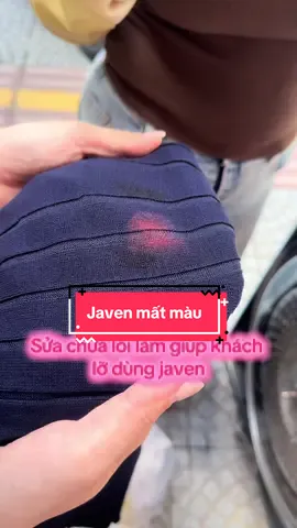 LỠ TAY ĐỔ JAVEL LÊN QUẦN ÁO ĐEN, ĐỒ TỐI MÀU BỊ LOANG LỔ? ĐỪNG VỘI VỨT ĐI! 😱 Áo đen đang đẹp, chỉ vì một chút Javen mà hóa thành đốm cam, loang đỏ, bạc màu nhìn muốn khóc! 🥲 Đồ yêu thích coi như hỏng nếu không biết cách xử lý? ✨ Đừng lo, hãy mang đến tiệm để được kiểm tra và tư vấn phục hồi màu sắc quần áo phù hợp với từng chất liệu. 🖤 Hỗ trợ xử lý quần áo đen bị loang màu, bạc màu do Javen. 👕 Kiểm tra chất liệu, thử màu trước khi phục hồi. ✨ Hướng đến màu sắc đều đẹp hơn, giúp quần áo trông tươm tất trở lại. 📌 Lưu ý: Javen có thể phá hủy thuốc nhuộm và làm yếu sợi vải, nên không phải trường hợp nào cũng phục hồi hoàn toàn được nhé! 📍 Ai lỡ tay làm bay màu quần áo, đừng tự ý dùng thêm hóa chất. Inbox ngay để được tư vấn cách xử lý phù hợp! ❤️ #GiặtSấyĐàNẵng #PhụcHồiMàuVải #QuầnÁoBịBayMàu #TẩyJavenBịLoangMàu #QuầnÁoĐen #ĐồTốiMàu #XửLýVếtBẩn #PhụcHồiQuầnÁo #MẹoGiặtỦi #GiặtỦiChuyênNghiệp #GiặtSấyUyTín