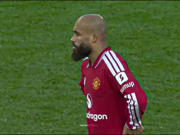 C’est quoi le problème de man united pourtant ils sont de l’effectif à vos claviers 💔🫩❓#football #triste #united #moment #viral 