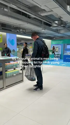The confusion amongst the men on the phone in olive young is hilarious 