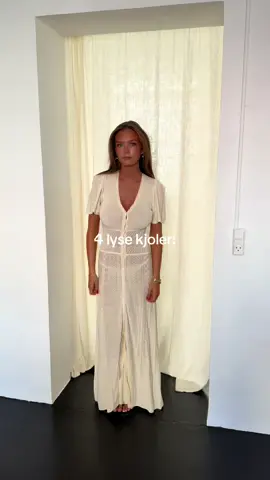 Lyse kjoler🤍🤍🤍 #lelouer #rentdontbuy #fyp #chic #showroom 