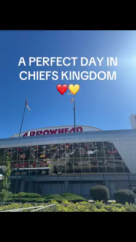 What a day to be a Chiefs fan!❤️💛🏈 We spotted Jason Kelce while tailgating and watched our Chiefs bring home the W! 🔥🙌 #tailgating #chiefsnation #ChiefsWin #jasonkelce #ChiefsKingdom @It's Rob 