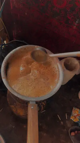 الجھی ہوئی زندگی اور تھکے ہوئے ہم ڈھیر ساری چائے اور سبھی مسئلے ختم