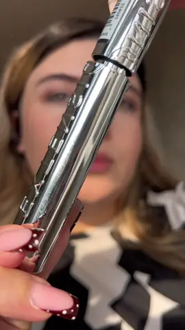 O qədər gözəl tuşdur ki, 😍🖤 Kirpiklərimə verdiyi həcm və uzunluğa aşiq oldum! ✨ L’Oréal Paris, yenə möhtəşəm! 💋 #LorealParis #Mascara #lorealparisazerbaijan #extensionist и отметь @L’Oréal Paris  ✨