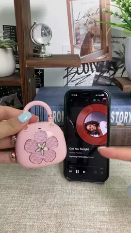 Pequeño pero potente, altavoz inalámbrico mini con puerto de carga tipo C #AltavozMini #TecnologiaUtil #RegaloIdeal #GadgetNovedoso #Audio2026