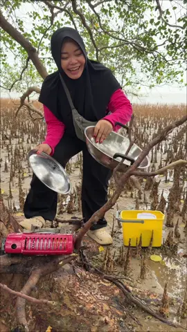 Cara survive di pantai paling janggal 🤭 #mamahnada 