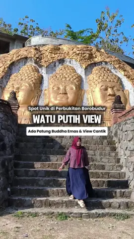 Spot unik di perbukitan Borobudur 😍🌿 Namanya Watu Putih View, ada patung Buddha emas, bangunan unik, dan view perbukitan yang cantik. Katanya dulu direncanakan jadi resort, sayang pembangunannya terhenti. Sekarang jadi tempat wisata sekaligus spot mampir jeep. Tapi juga bisa banget kalo mau explore sendiri ya. 🎟️ HTM mulai Rp15.000/orang  Kalo mau explore Borobudur lebih puas tapi dompet tetep aman, bisa banget stay di RedDoorz @Kamulyan Guest House Borobudur. Booking lewat aplikasi @RedDoorz Indonesia , pakai kode YUKNGINEP biar lebih hemat.  #RedDoorz #redtravelers #reddoorzid #WatuPutihView #wisatamagelang 
