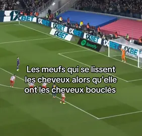 Jsp pk les meuf vous laissaient pas vos cheveux bouclés #cheveuxboucles #meuf #lewandoski #football #pourtoii