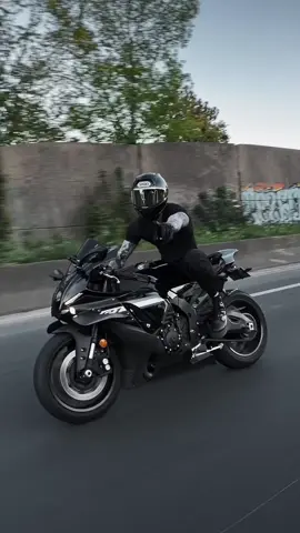 Call me papi #yamahar1 #biketok #biker #motorcycle #BookTok 