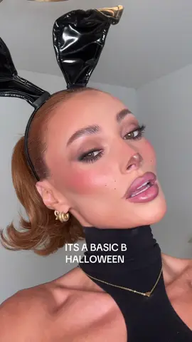 🐰  #halloweenmakeup #bunnymakeup #halloweentransition 