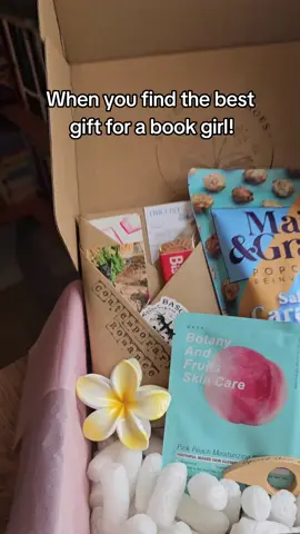 Know a book lover with a birthday coming up, or just someone who deserves a little treat?! Our luxury Night in with a Book Boxes are the perfect gift! And if you let me know in the notes section (in the cart) I can write a little gift card for you, too ❤️ #bookbox #trearyourself #bookloversoftiktok #mysterybook #blinddatewithabook 