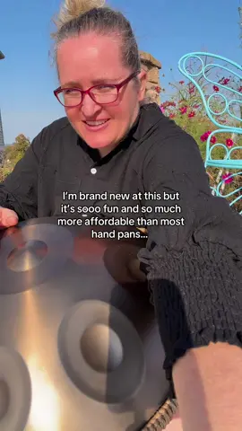 If you’ve ever wanted to learn how to play the handpan but didn’t want to spend tons of money just to try it, check out this one by @VEVOR Store 