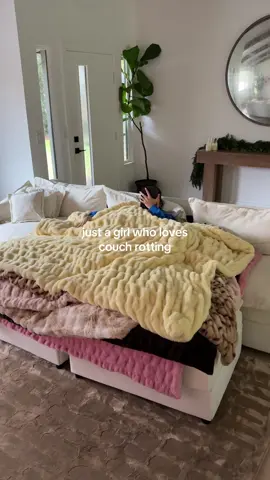 the perfect couch rotting blanket @Comfrt 🧸 #comfrtdreamer #dreamerblanket #blanket 