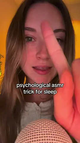 another remake of one of my most viral videos everrrr!! this one has a different trick to put you to sleep fast tho,, tell me what it is in the comments🤫😴😴 #asmr #asmrvideo #asmrsounds #sleep #fyp 