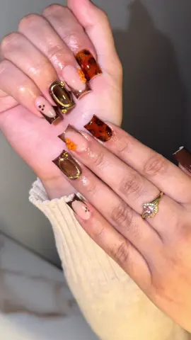 Love the colors 🍂 #fall #fallsets#nails