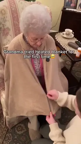 Turn a quiet moment into a cozy one with this zip-up heated wrap.