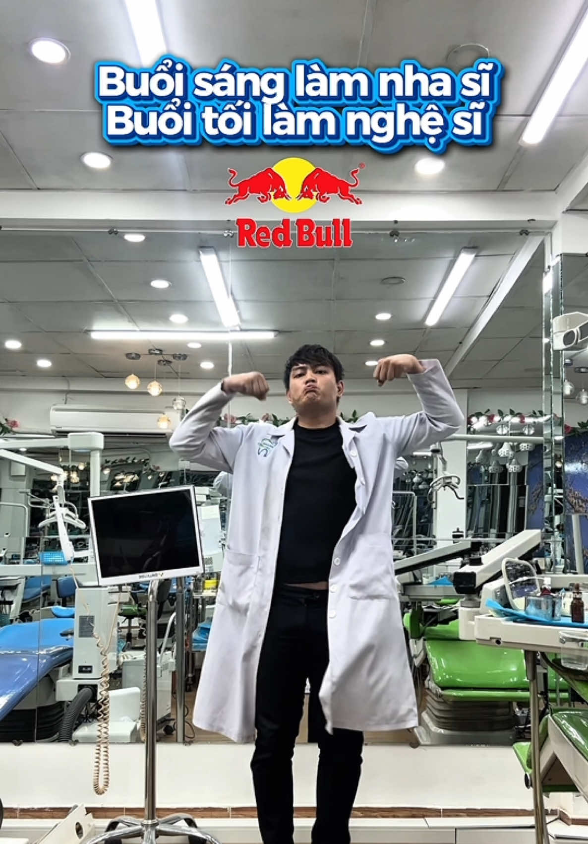 Ngày khoác blouse trắng, tối cháy đam mê 🔥 Có Red Bull tiếp năng lượng, ngày nhiệt huyết, đêm máu lửa! ⚡️ #RedBull #BanLinhToiCungHucToiDi #NgayNhietHuyet #DemMauLua