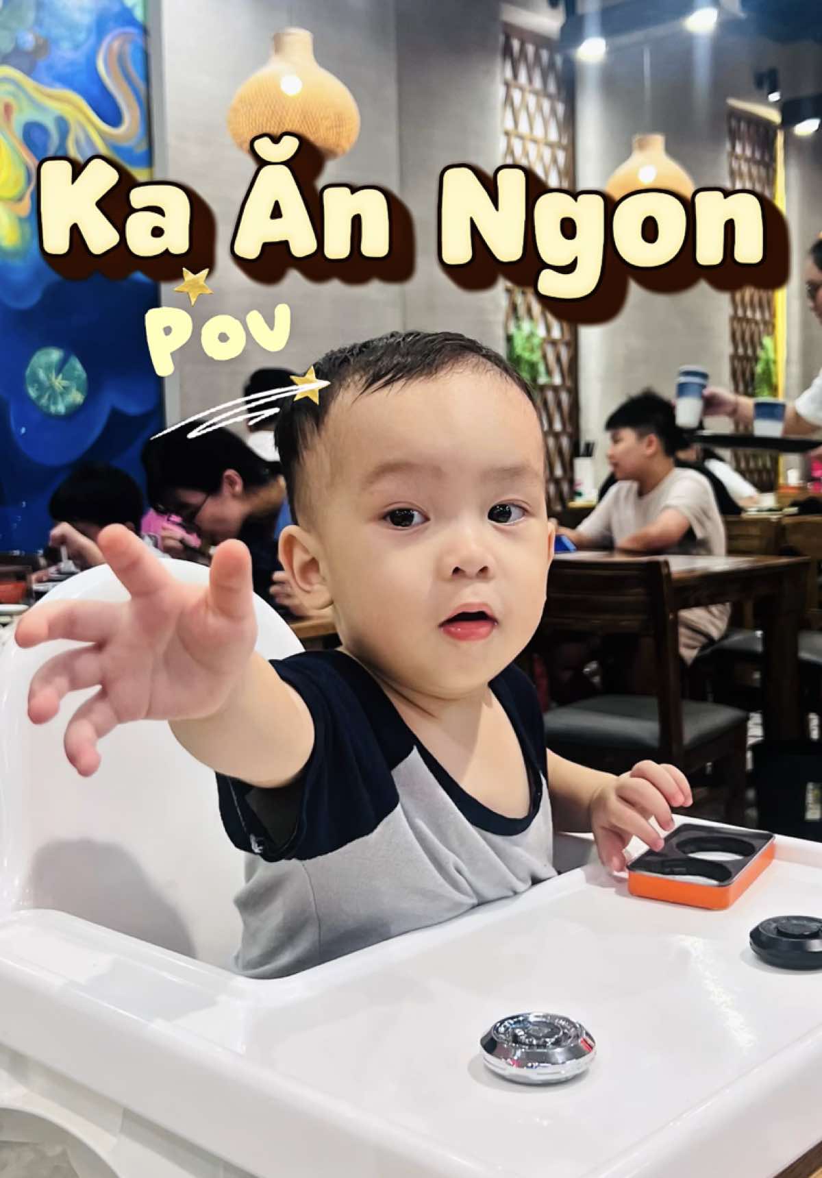 Ăn mà ngon là nhảy, còn không ngon là mặt nhăn hơn 🙉, độ tuổi này phải nhìn nét mặt mà chiều các mom ạ 🤣 #giadinhlamka #lamka #lamkaday 