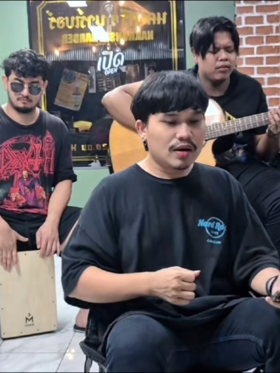 เวอร์ชั่นอัดสด มีให้ฟังแบบเต็มเพลงแล้วนะครับ ลงวันนี้ 4 โมงเย็นทางบ้านแดง (หนุ่ม ฟิลลิ่ง) #เมื่อถูกค้นพบ #หนุ่มฟิลลิ่ง #ร้องสดเสียงสด #coverเพลง #เพลงรัก สดๆ เรียลๆสไตล์เรา 