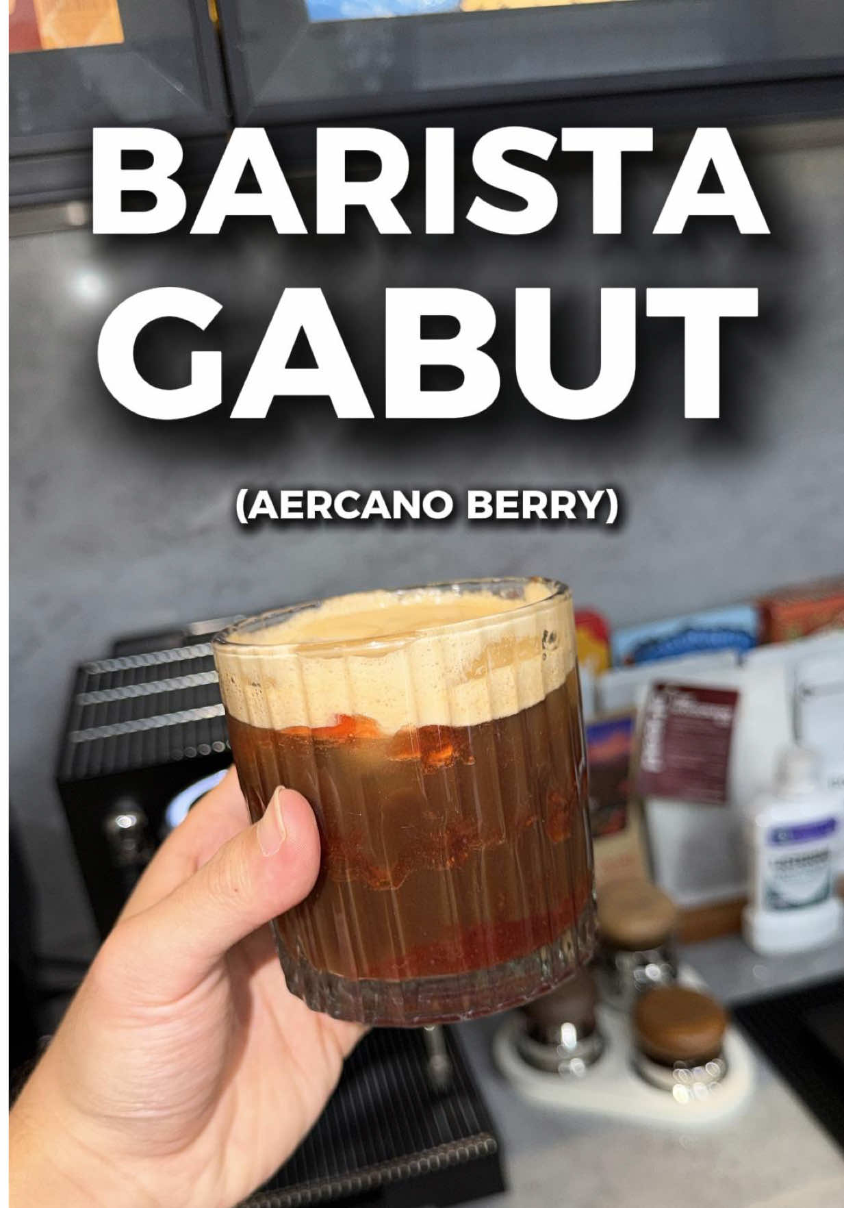 Barista Gabut eps 35, gara-gara kemaren ke Barsama nyobain Aerocano Berry-nya enak banget, jadi kita coba recreate. Asli ini menu simpel dan enak banget cuyy! Cuma gegara ngopi mulu kan jadi takut gigi nguning ya, jadi kita belakangan lagi pake Listerine Multi Protect Healthy Bright nih yang bisa bikin nafas seger, mencerahkan gigi, dan ngurangin noda di gigi cuma dalam 2 minggu penggunaan. Senyum kita jadi shining shimmering splendid kan ini 😁✨  Gokss dehh! Jadi ga takut ngopi tiap hari juga! @Listerine Indonesia  #coffee #ngopi #BaristaGabut