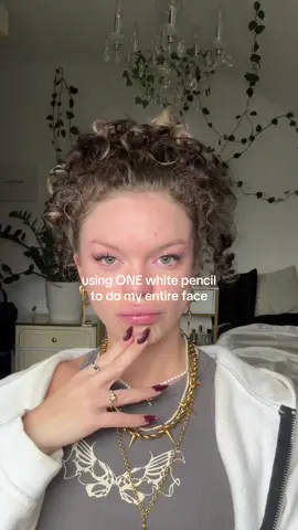 apart from the lips - this was the easiest so far || #makeupchallenge #nyxsfx #oneproductmakeupchallenge #whitepencil #hoodmama