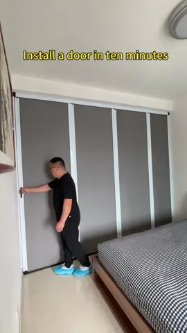 When used as a kitchen door,it can block oil somke, and when used as a balcony door, it can prevent wind and heat insulation. It is suitable for a variety of scenes, and it does not take up space when pushed and pulled, and it can be installed by one person without punching.Global shipping,Customization supported!#madeinchina #foldingdoor #foldingdoorfactory #indoor #kitchendoor 