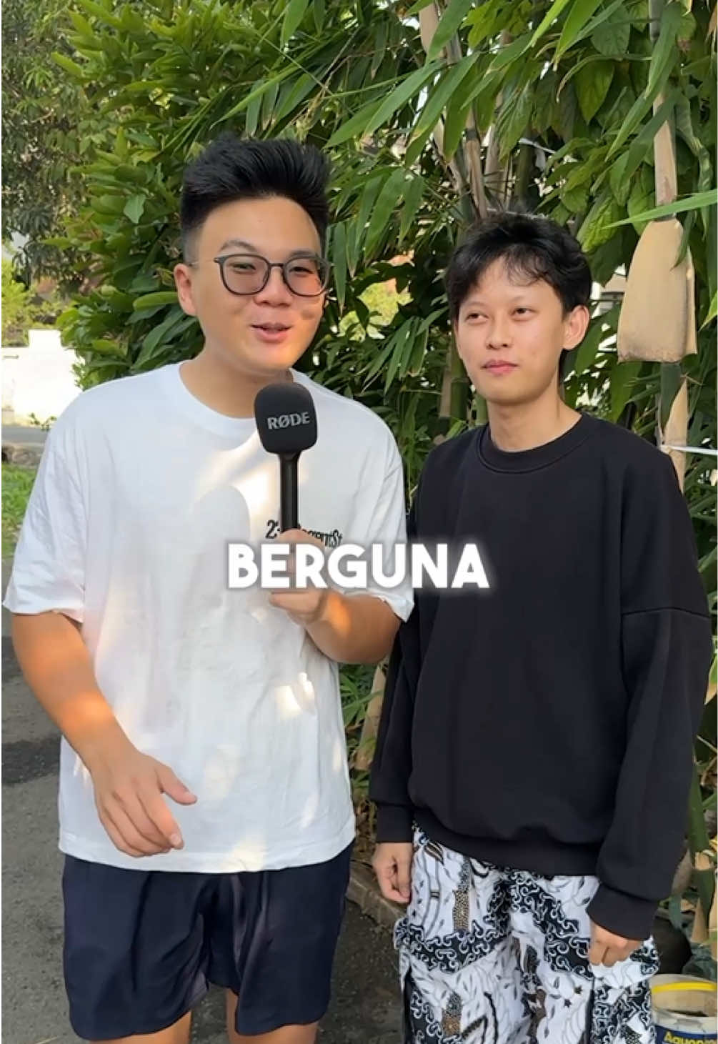 jangan pinjemin hp kalian ke orang gak dikenal ya!