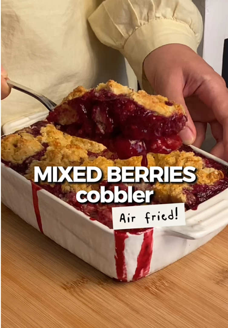 Bisa di air fry ataupun di bake!😚 Anyway ini definisi comfort dessert bangettt. Kombinasi tekstur juicy, soft, dan garing dari atasnya. Berkat di-airfry pakai Ecohome 10 in 1 Cubic Air Fryer! Sirkulasi udaranya muter sempurna, kapasitasnya 25L tapi udah low watt guys. Mana multi-fungsi banget, 1 alat bisa menggantikan fungsi oven sampai dehydrator. Yakali ga naksir? Cus kepoin @Ecohome Indonesia ✨ ⬇️RESEP mix berry cobbler untuk 6 porsi Berry filling: 500 gr frozen / fresh mix berry 60 gr gula pasir ⅛ sdt garam 12 gr maizena + 15 ml air 20-25 gr air jeruk nipis/lemon (bisa disesuaikan dengan selera) Zest dari 2 buah jeruk nipis Biscuit: 180 gr terigu protein sedang 30 gr gula pasir 10 gr baking powder 3 gr garam 70 gr unsalted butter dingin, potong kecil kecil (± 2x2 cm) “Buttermilk”: 110 gr susu dingin + 1 sdt cuka, diamkan 5 menit sampai agak menggumpal Opsional, egg wash: ½ butir telur + sejumput garam Sedikit gula untuk taburan Pelengkap: whipped cream atau vanilla ice cream👌🏻 ✅Quick step 1. Masak berry, gula, garam, di api sedang hingga jus-nya mulai keluar.  2. ⁠Tambahkan larutan maizena, aduk sampai mengental. Matikan api. Campurkan air jeruk nipis/lemon, dan zestnya, saat sudah tidak panas. Sisihkan. 3. ⁠Panaskan oven / air fryer di suhu 180°C 4. ⁠Biscuit: Campur terigu, gula, garam, baking powder. Aduk rata. 5. ⁠Masukkan potongan butter dingin, pijat/cubit cubit dengan ujung jari sampai adonan berbentuk seperti pasir. Pastikan masih ada beberapa potongan butter yang utuh. 6. ⁠Tambahkan buttermilk, aduk asal rata aja. 7. ⁠Tuang berry filling ke wadah tahan panas. Scoop adonan biscuit di atasnya. 8. ⁠Oles egg wash, tabur dengan gula. 9. ⁠Bake / air fry di suhu 180°C selama 30-40 menit atau sampai atasnya kecokelatan. 10. ⁠Keluarkan dari oven, diamkan 15 menit lalu sajikan bersama whipped cream atau ice cream✨ #dessert #baking #afiahnasution 