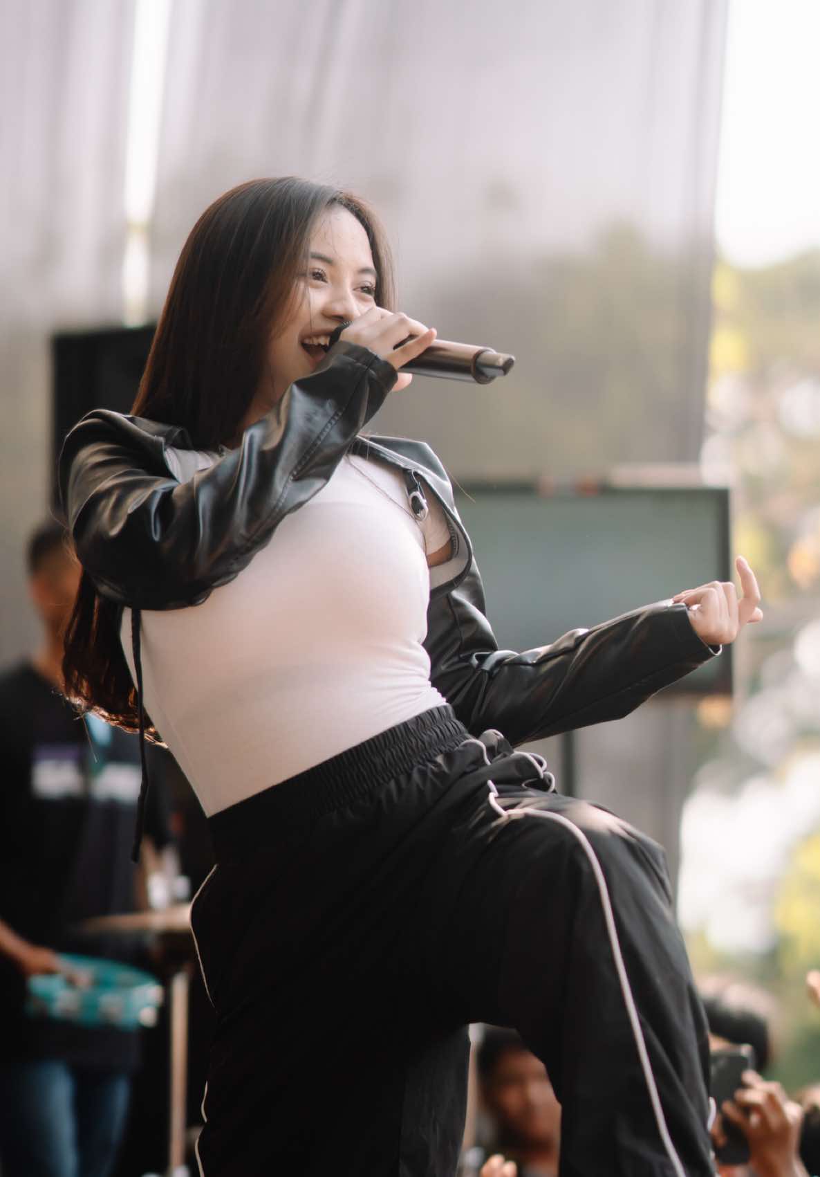 Yang Penting Happy - Ajeng Febria | New Sancaka Music #ijjooproduction #ijjoopromultimedia #newsancakamusic #ajengfebria #gbaudio @Ajeng Febria 
