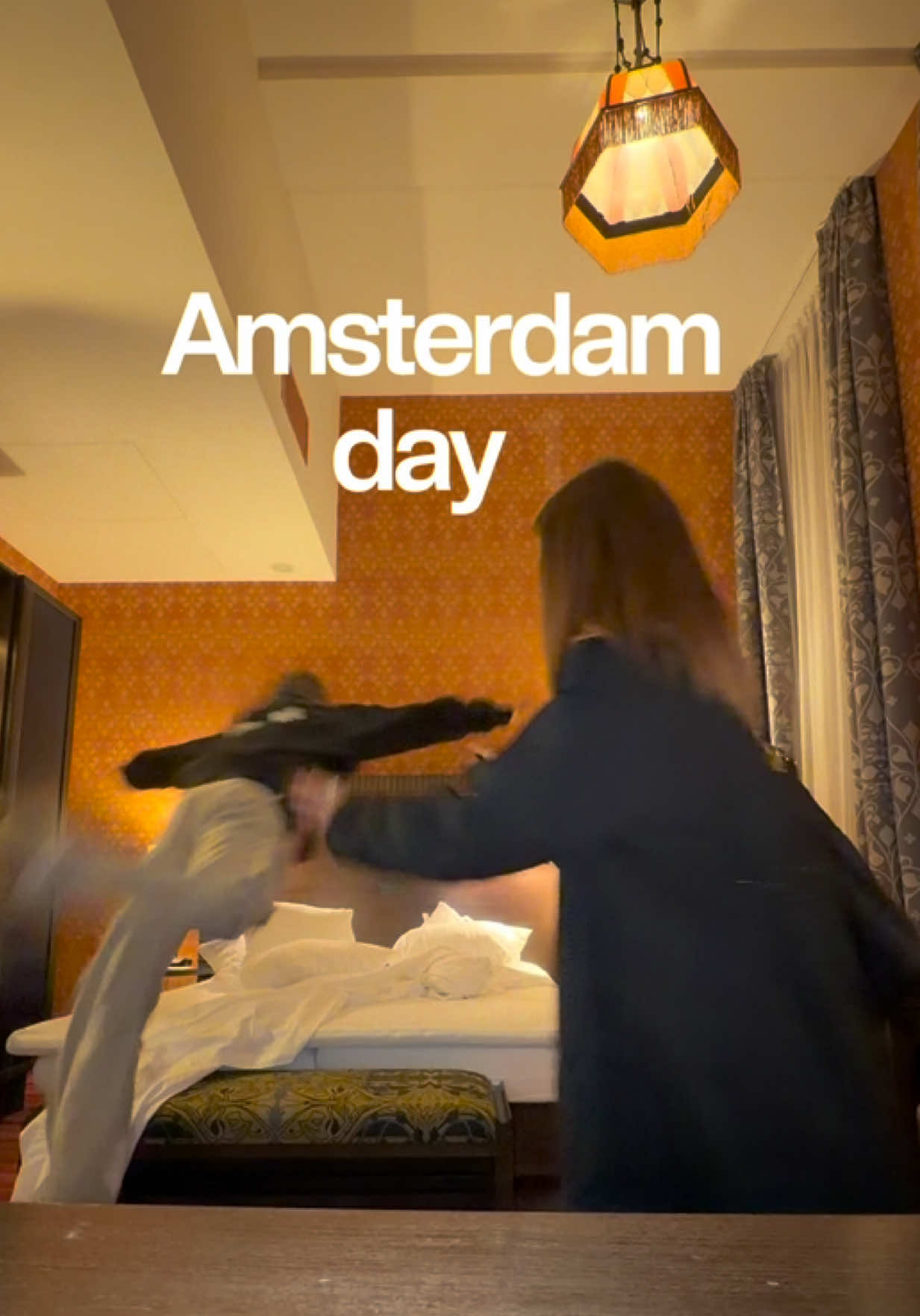 Giorno uno ad Amsterdam, ci ha accolto con la pioggia e il fantastico topolino Gino🙌🏻🙌🏻 @Giovanni Stefanoni 