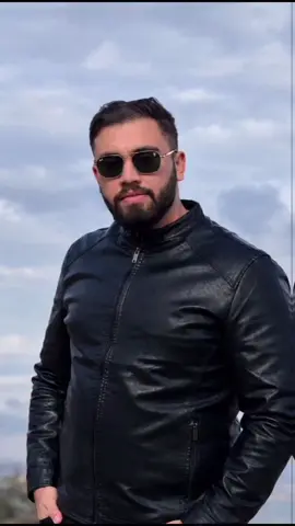 شهید خلبان ناوبان یکم حسین مهدویان  خلبان نیروی دریایی ارتش  تاریخ تولد: ۱۳۸۱/۷/۱۸ تاریخ شهادت:۱۴۰۵/۶/۱۱💔 محل ش.        هادت: طی حمله‌ٔ موش.            کی آمری.             کایی ص.        هیو.           نی به آغاجاری اهواز 🥀 #اکسپلور #iran 